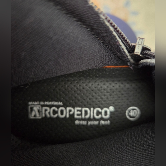 Arcopedico Black Ankle Boots - Picture 2 of 4